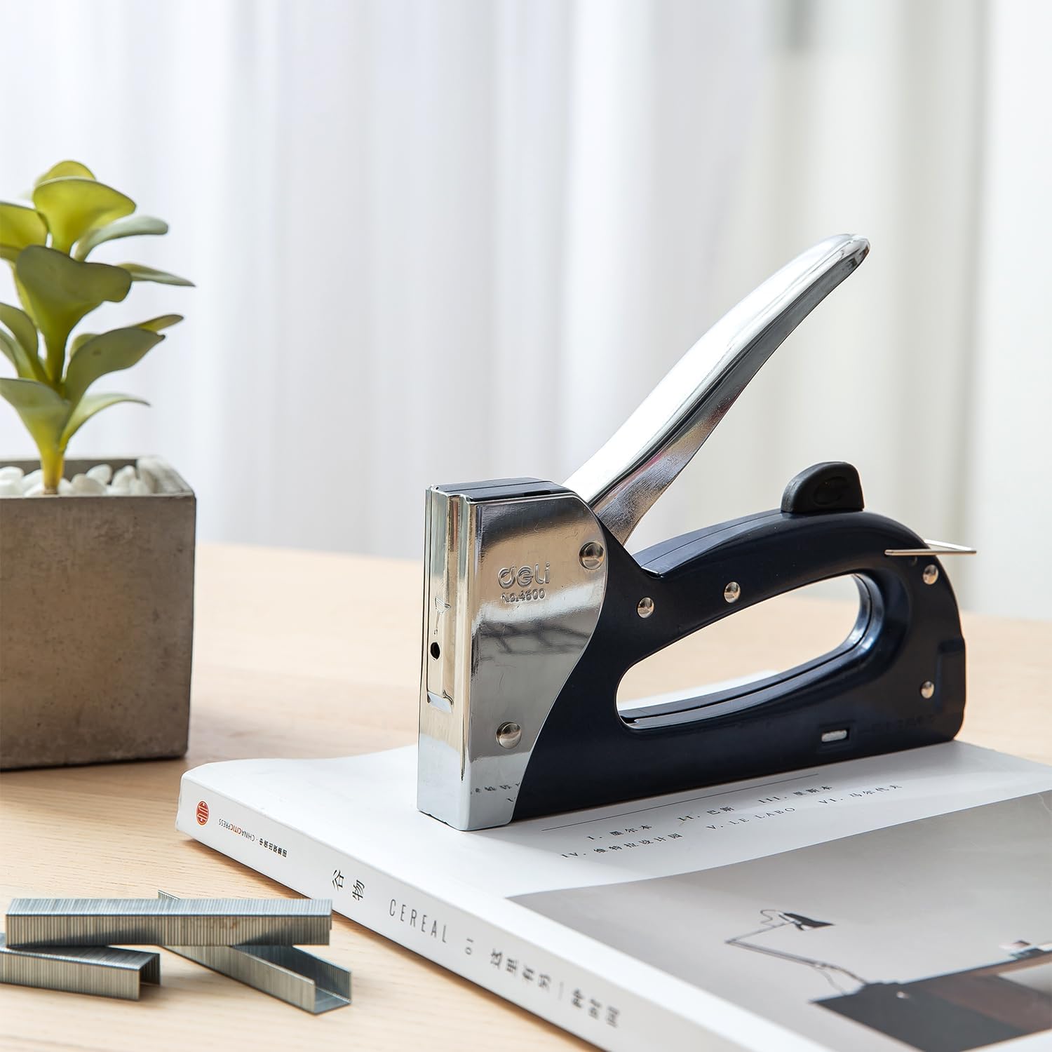 HAEVY DUTY STAPLE GUN TACKER ( BRAND DELI ) E4600