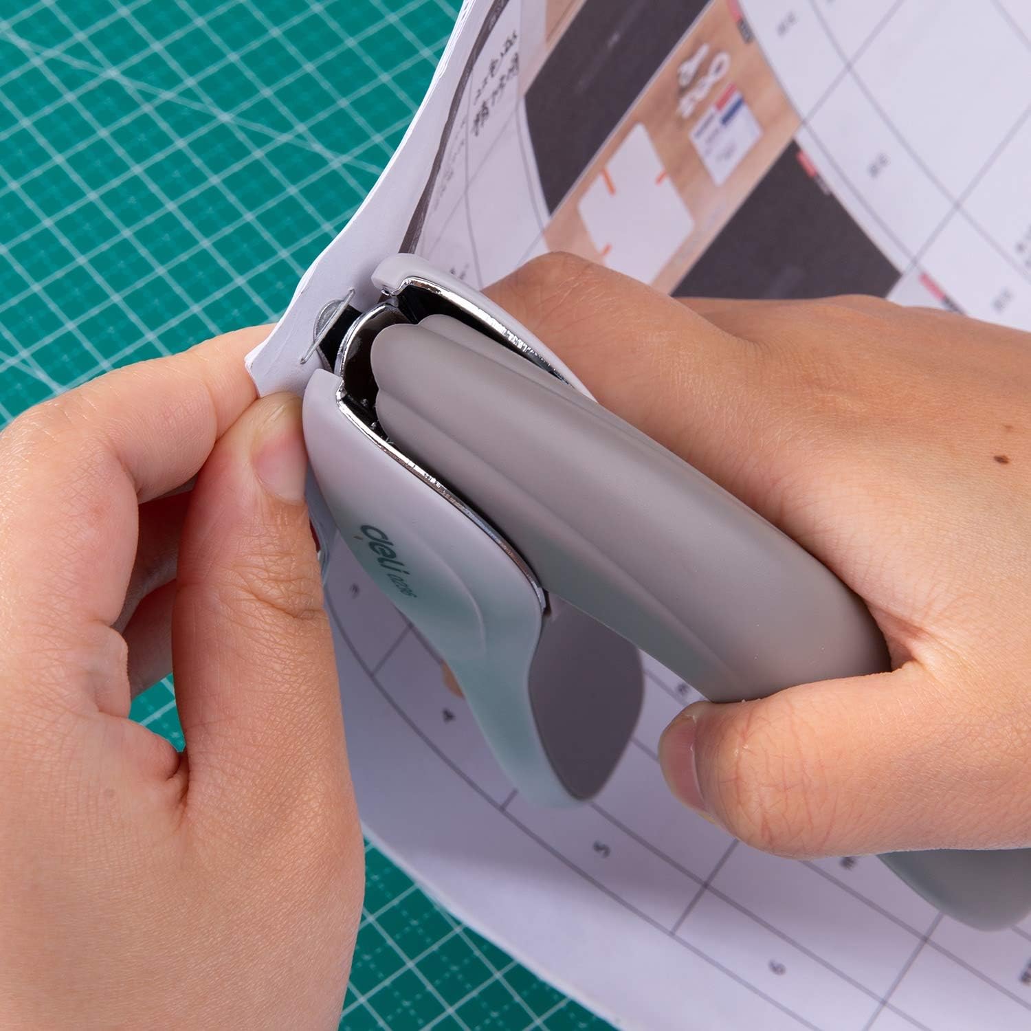 HEAVY DUTY STAPLE REMOVER ( BRAND DELI )