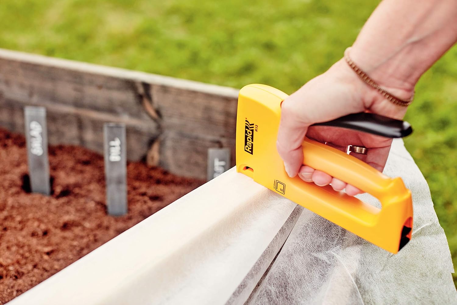 STAPLE GUN ( BRAND RAPID ) R13